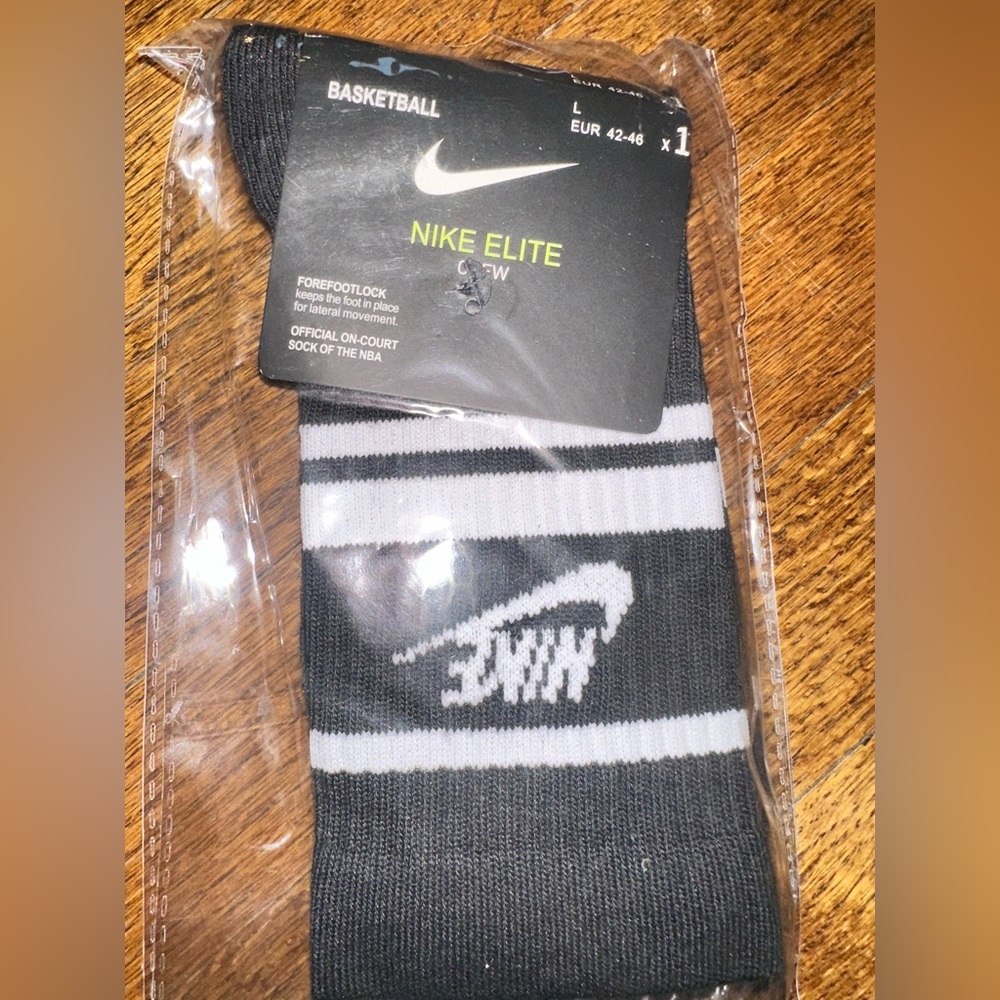 Nike Elite Crew NBA Basketball Sock Black White Stripe - NEW - MENS LARGE